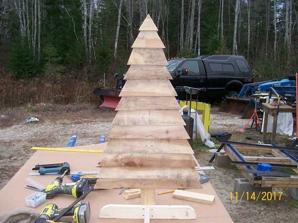 DIY Pallet Wood Table Top Christmas Tree