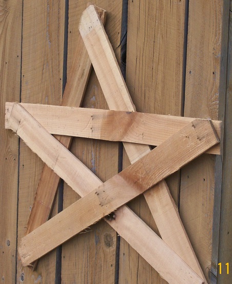 DIY Pallet Wood Christmas Star