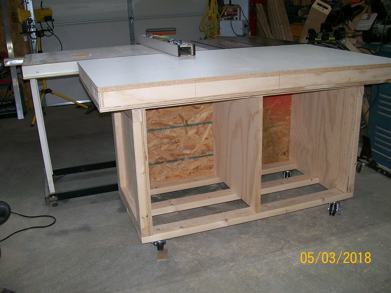 DIY Adjustable/Mobile, Outfeed/Assembly Table (FREE PLANS)