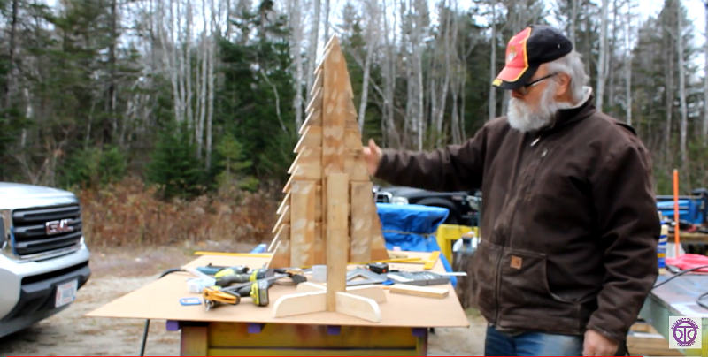 DIY Pallet Wood Tabletop Christmas Tree (Updated)